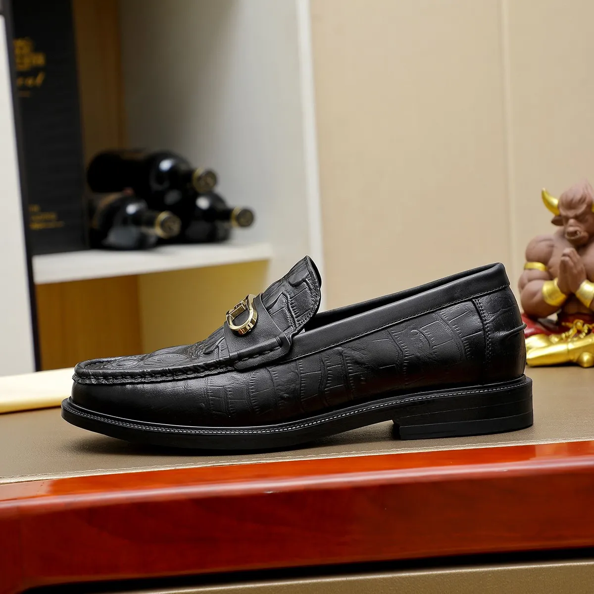 Men's shoes💰460 🕷🕷【FENDI】The latest men's formal leather shoes🇨🇳Classic series not to be missed💯The first layer is made of imported first-layer cowhide☘Original quality, the leather is smooth and delicate🎋The version is awesome, the perfect streamlined outline🍇🐮Leather lining, color, size 38-45...